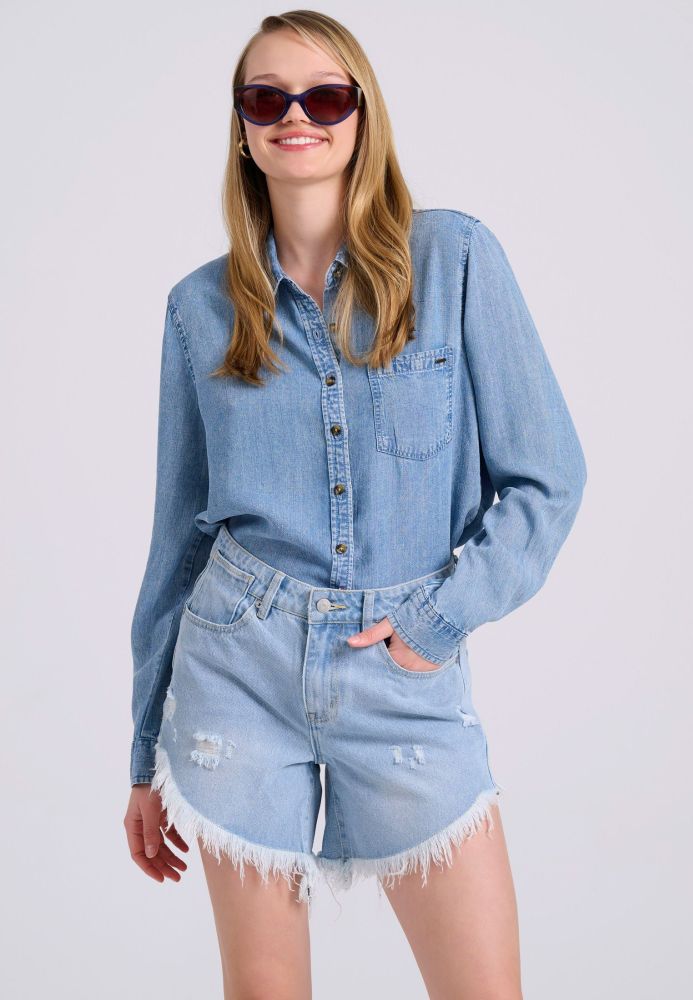 Γυναικείο τζιν σορτς με φθορές