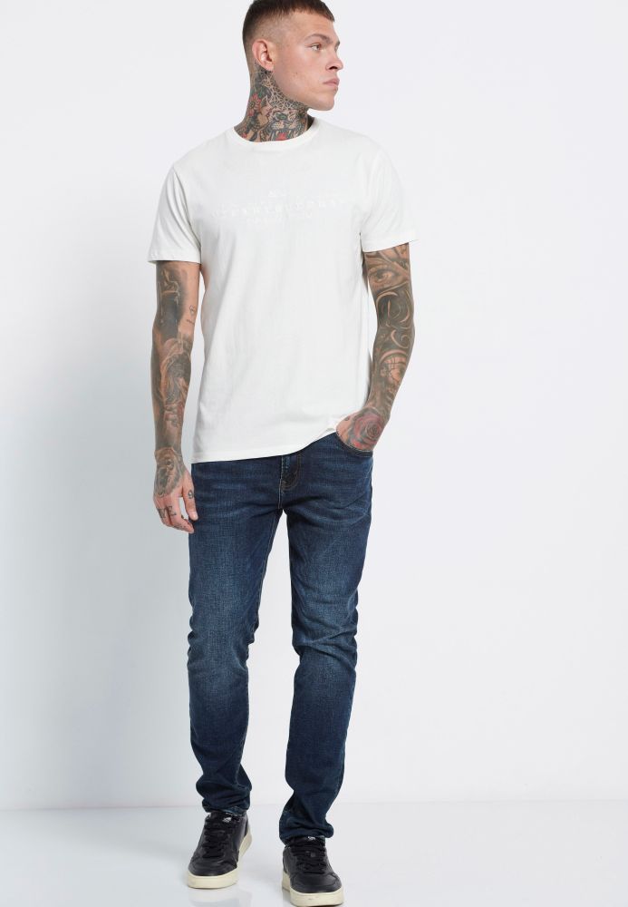 T-shirt με κέντημα στο στήθος