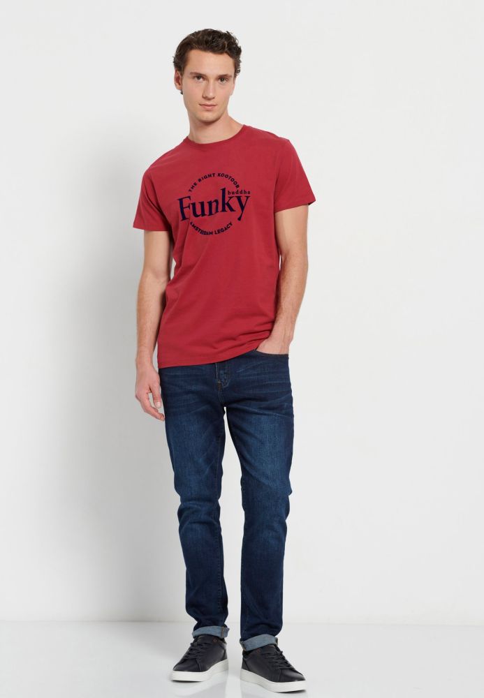 T-shirt με τύπωμα στο στήθος