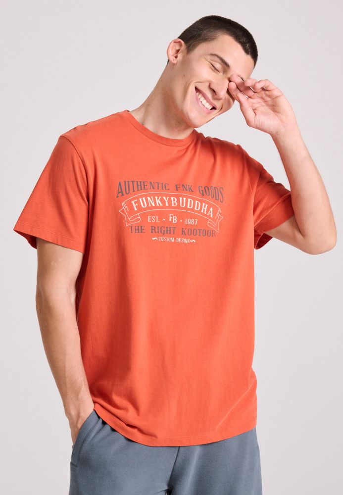 T-shirt με vintage text artwork τύπωμα