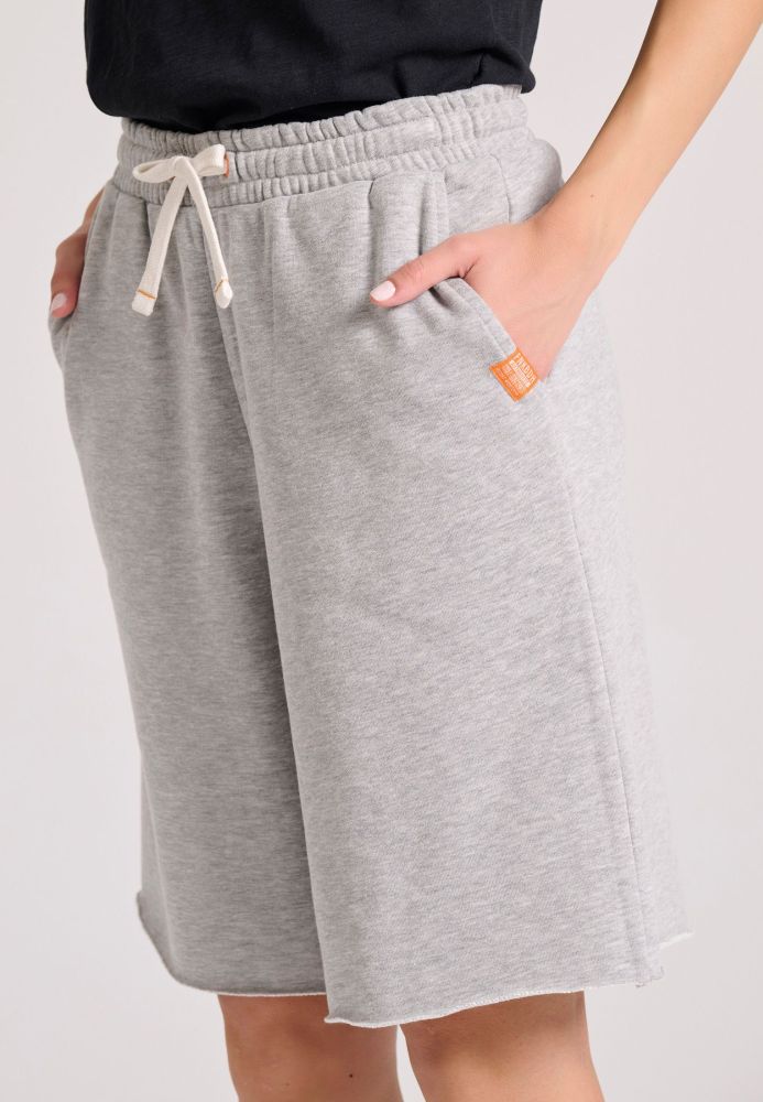Loose fit γυναικεία αθλητική βερμούδα