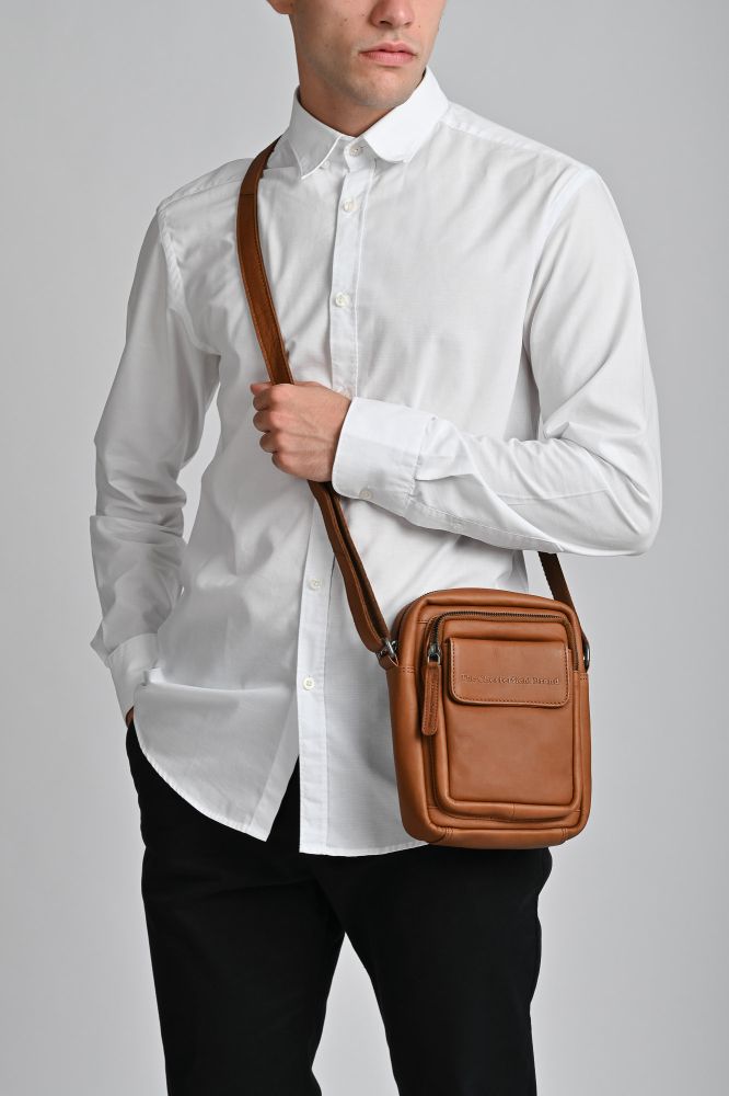 Δερμάτινο Τσαντάκι Χιαστί The Chesterfield Brand Jeff C48.0714 31 Cognac