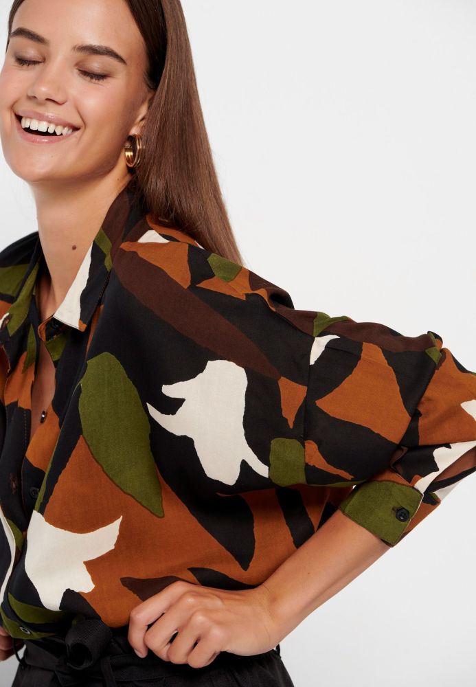 Oversized εμπριμέ πουκάμισο με γεωμετρικό σχέδιο