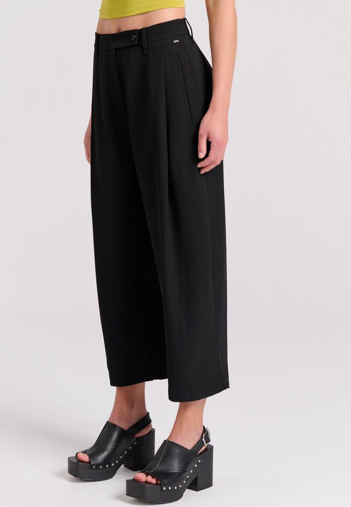 Loose fit cropped παντελόνι με μονή πιέτα