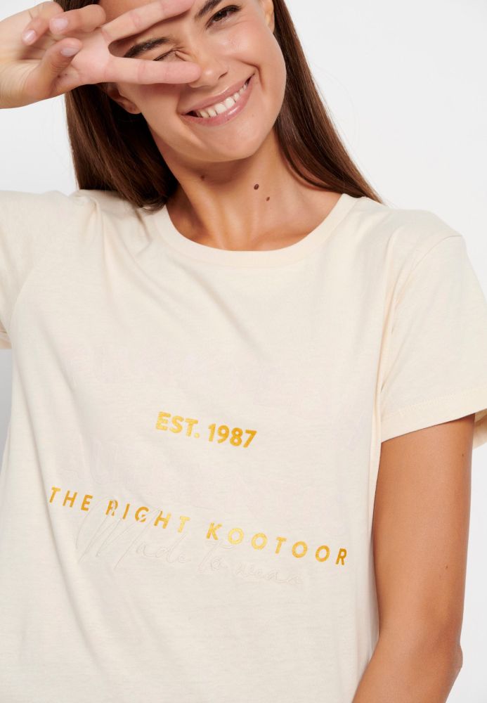 T-shirt με τύπωμα στο στήθος