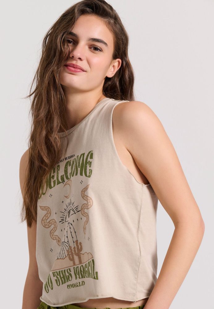 Αμάνικο t-shirt με τύπωμα σε boho look