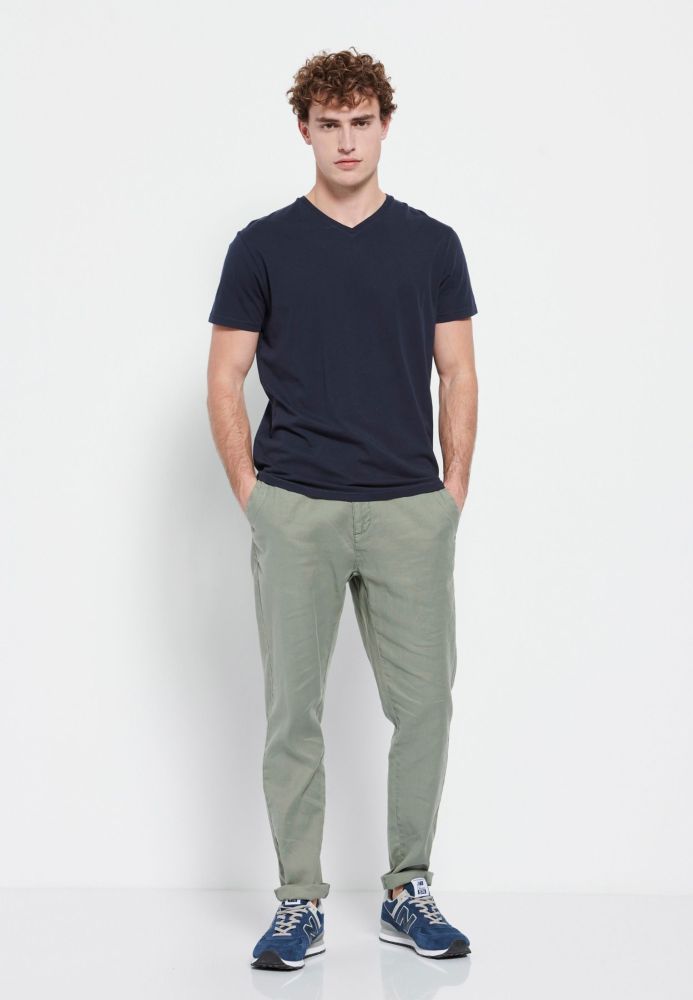 Ανδρικό regular fit t-shirt με V λαιμόκοψη