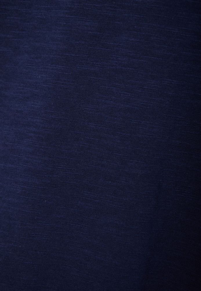 T-shirt με λαιμό henley και raw cuts - The essentials