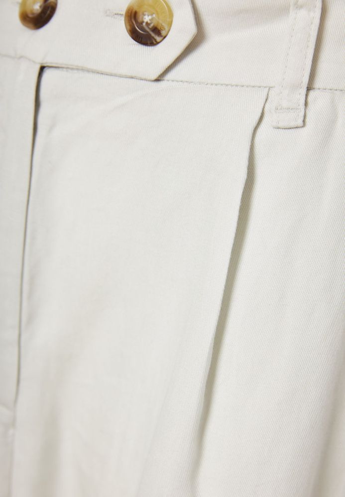 Lyocell garment dyed σορτς με πιέτες