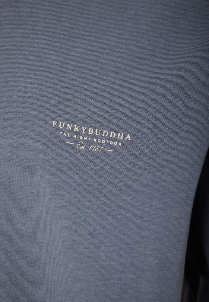 V-neck t-shirt με logo στο στήθος