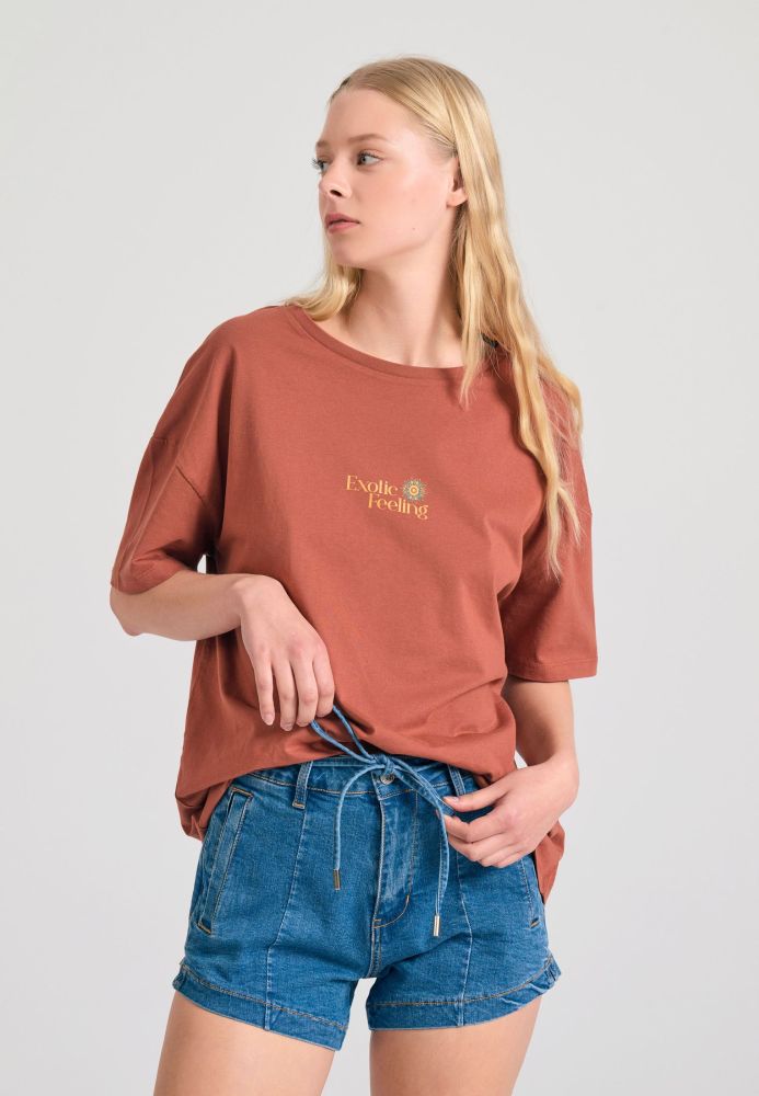 Γυναικείο loose fit t-shirt με exotic τύπωμα στην πλάτη