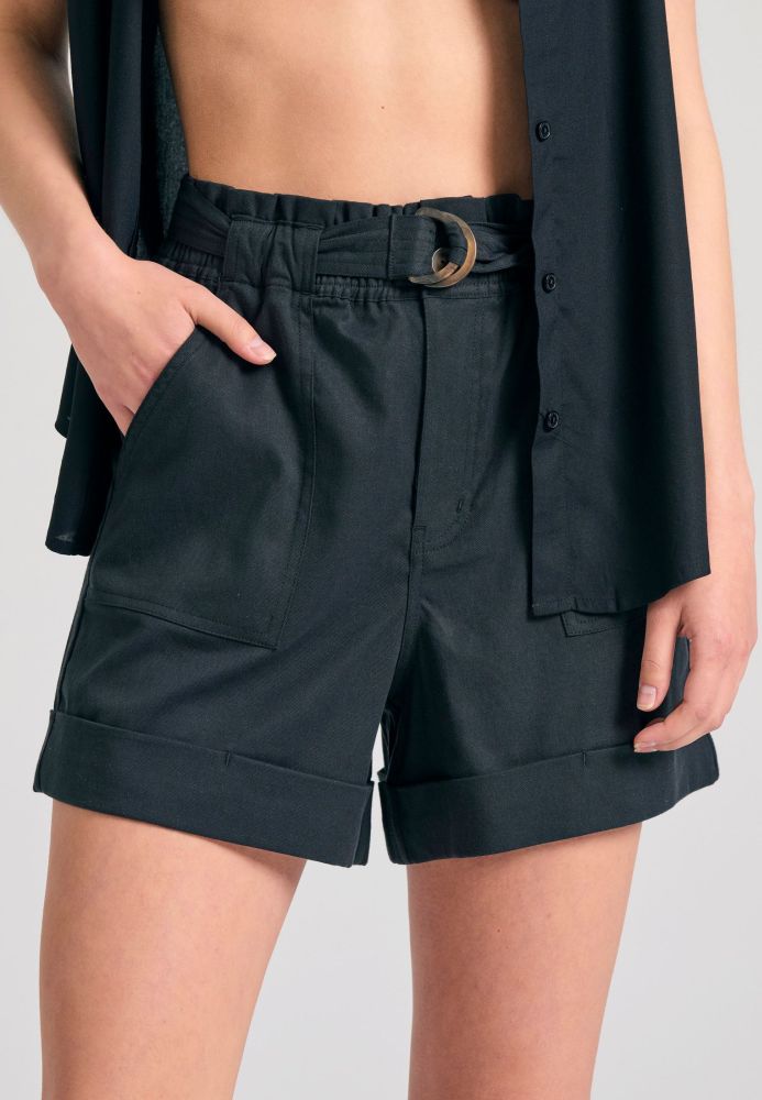 Loose fit lyocell blend σορτς με ζώνη και βολάν
