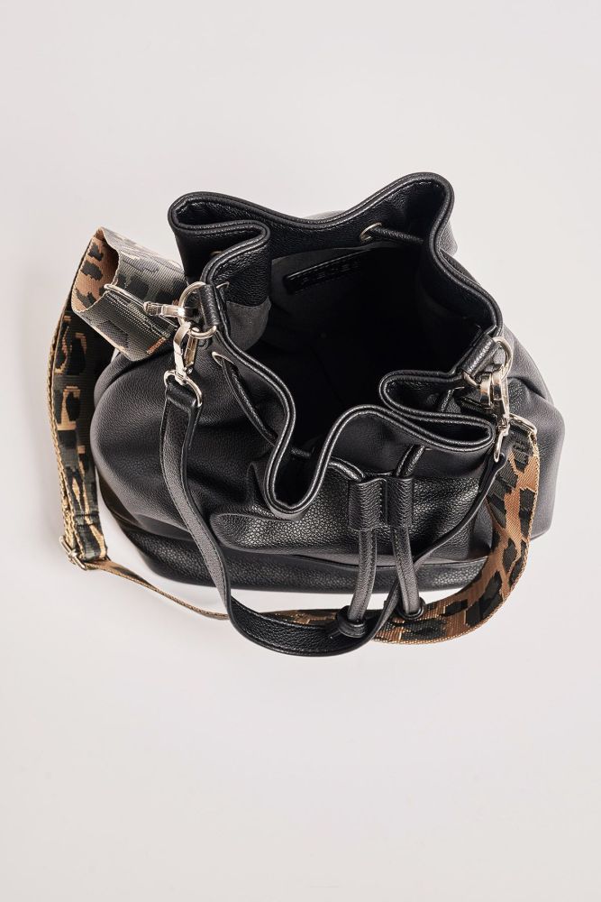 Bucket τσάντα με animal print λουράκι PIECES
