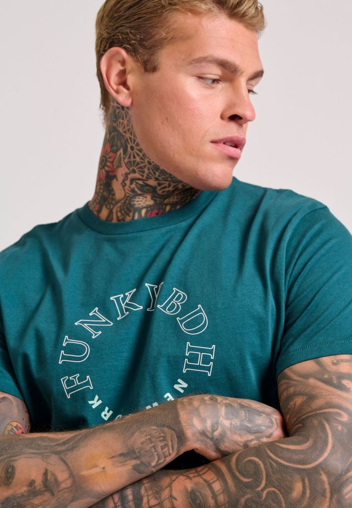 T-shirt με graphic τύπωμα στο στήθος