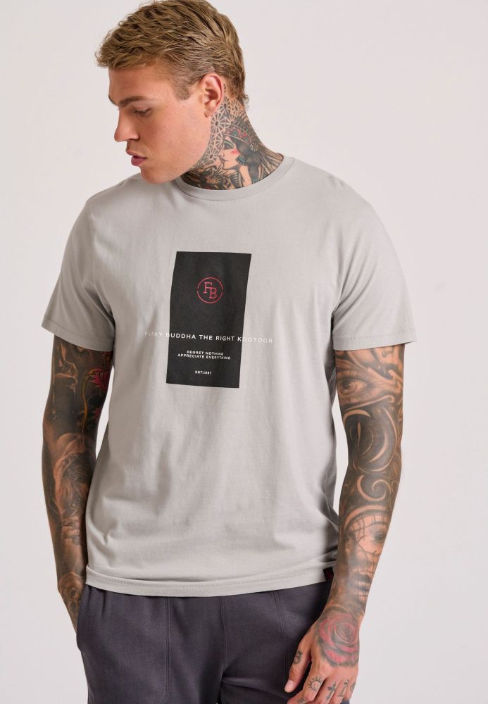 T-shirt με frame τύπωμα στο στήθος