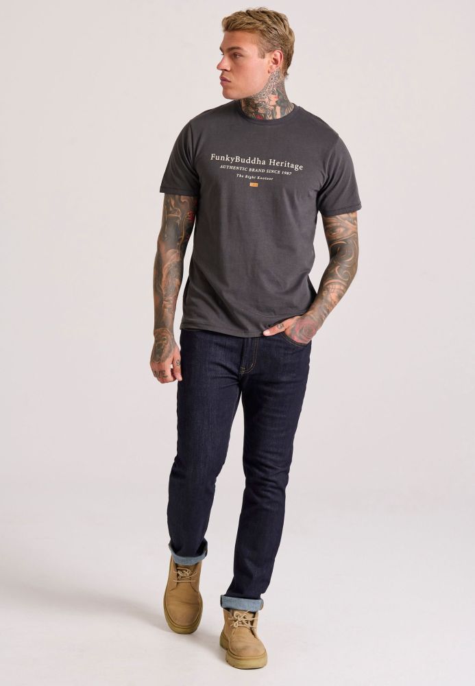 T-shirt με τύπωμα στο στήθος