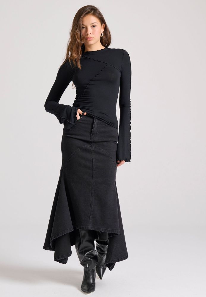 Τοπ με διακοσμητικές ραφές και μανίκια καμπάνα