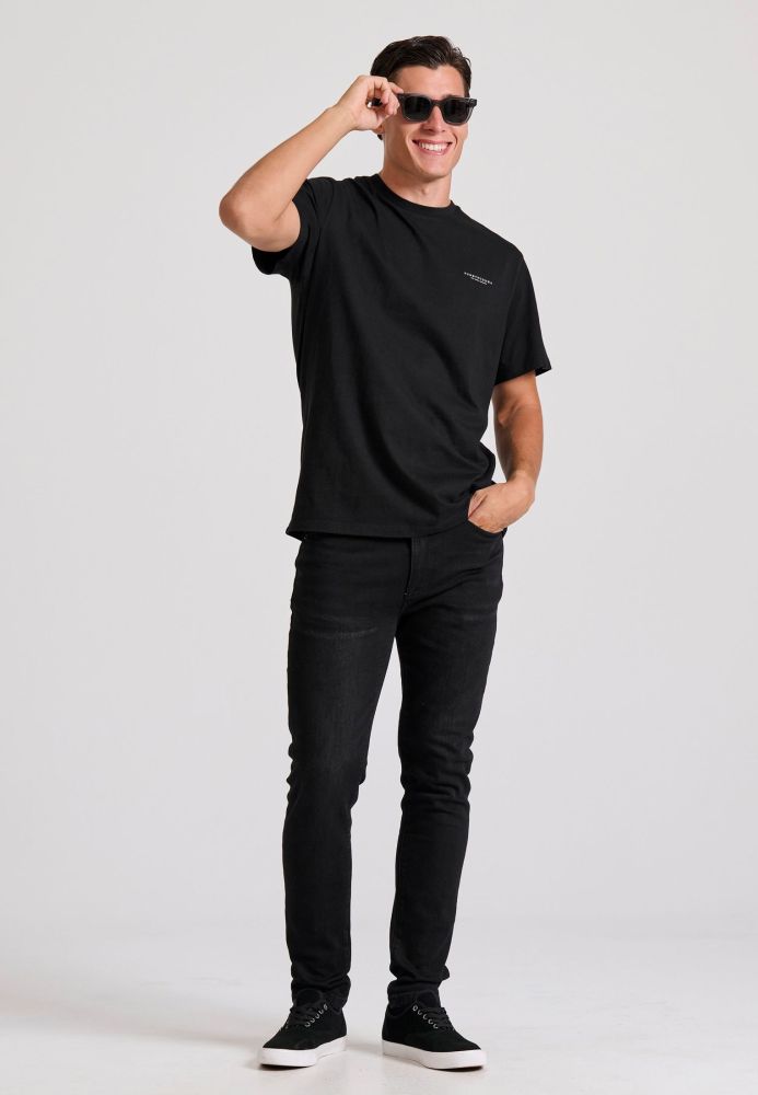 T-shirt με λαιμόκοψη - The essentials