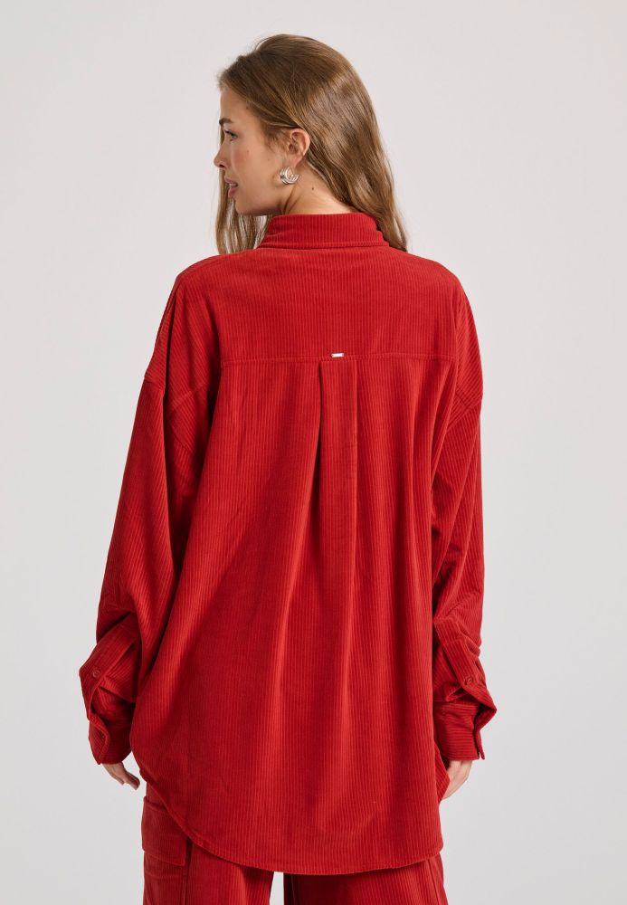 Oversized πουκάμισο σε βελουτέ ύφασμα