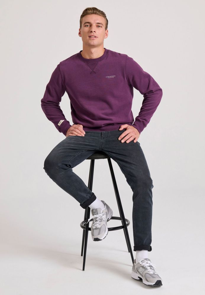 Slim fit τζιν παντελόνι με ελαφρύ ξεθώριασμα