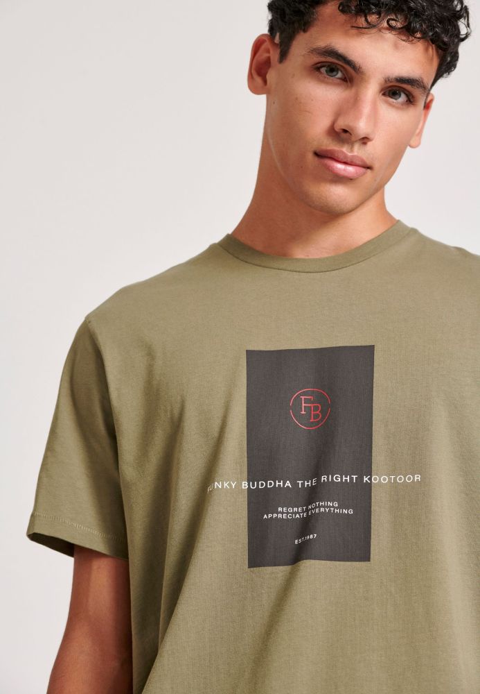 T-shirt με frame τύπωμα στο στήθος