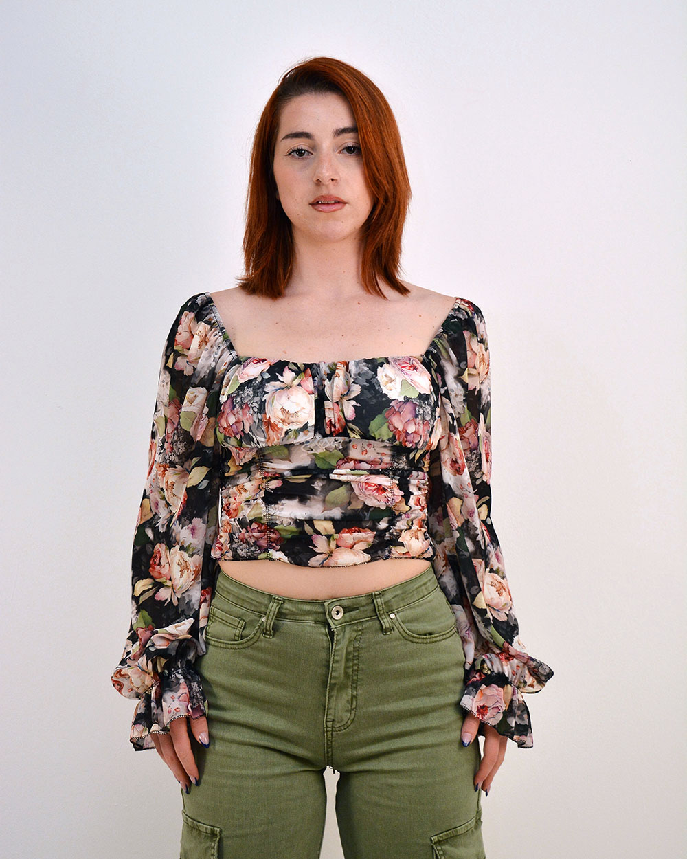 Beltipo Γυναικεία Μαύρη Μπλούζα Crop Top με Λουλουδάκια