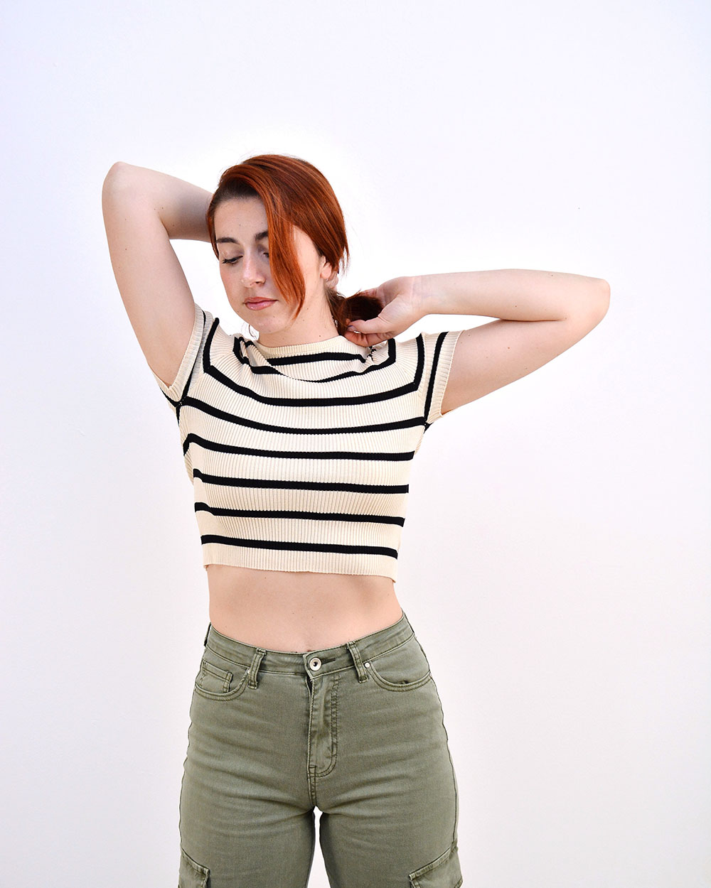 Beltipo Γυναικεία Μπεζ Μπλούζα Crop Top με Μαύρες Ριγείς