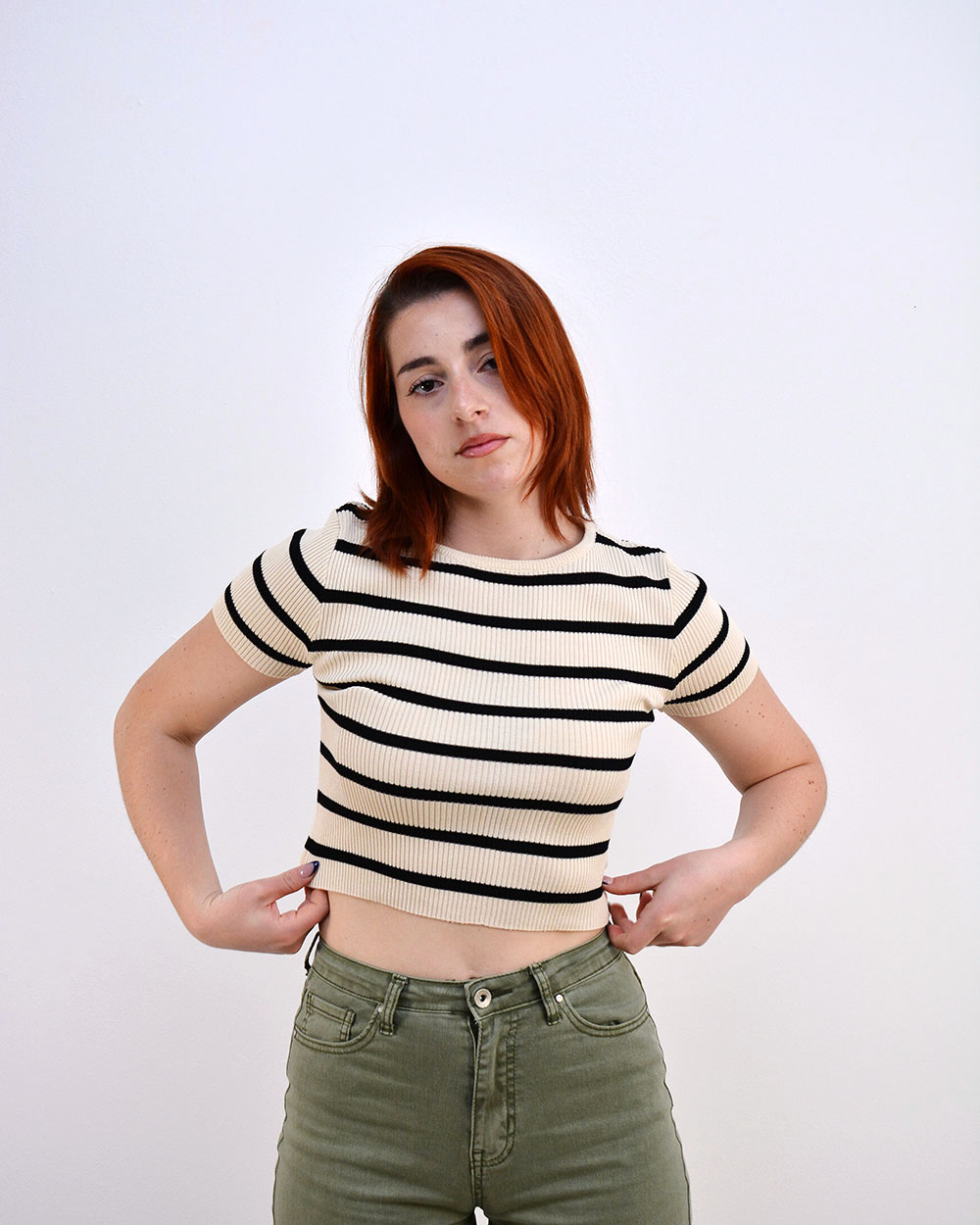 Beltipo Γυναικεία Μπεζ Μπλούζα Crop Top με Μαύρες Ριγείς
