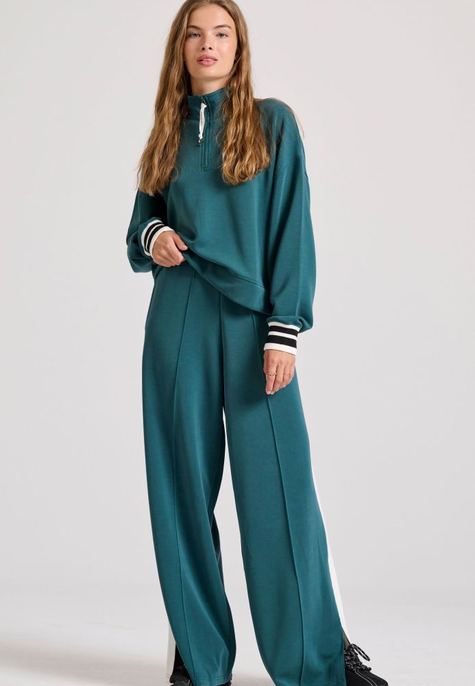 Wide leg fit παντελόνι φόρμας με ρίγα στο πλάι