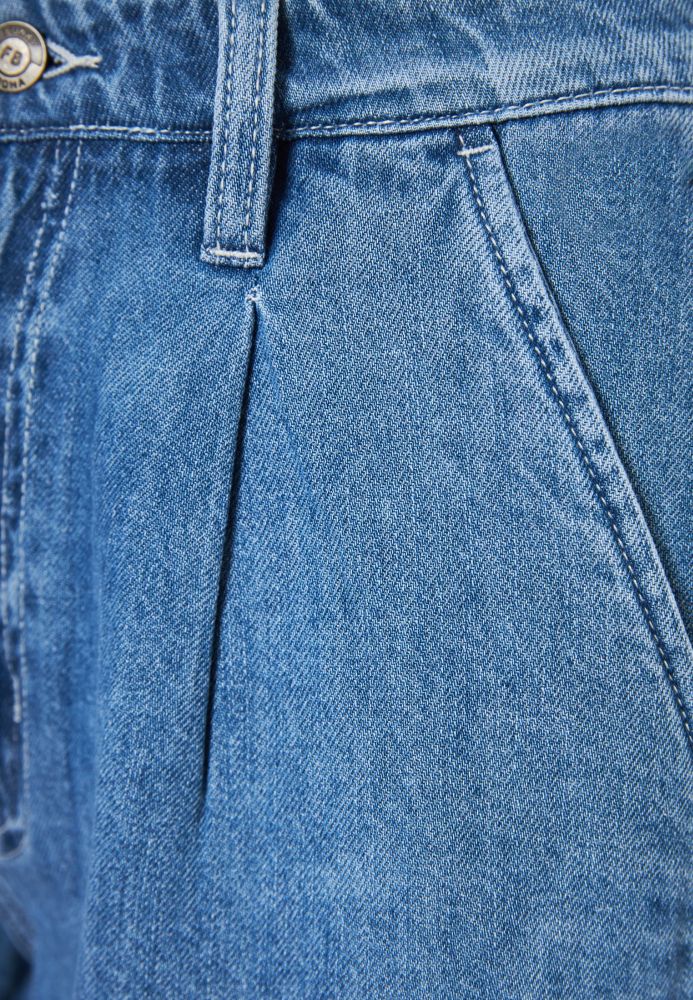 Loose fit lyocell blend τζιν σορτς με πιέτες