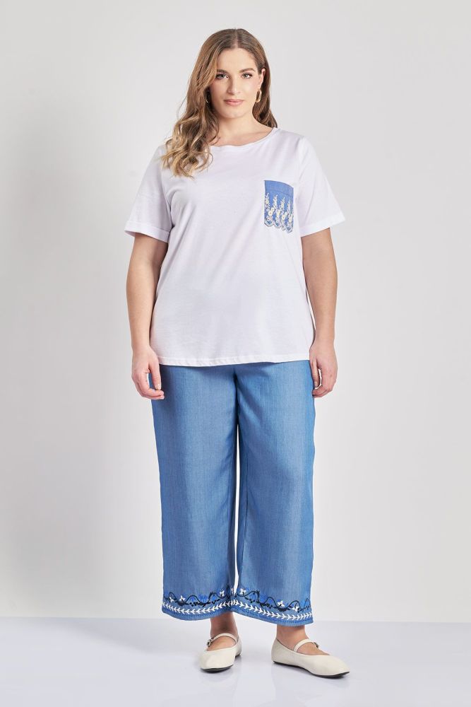 Cropped tencel παντελόνα με boho κέντημα όψη τζιν