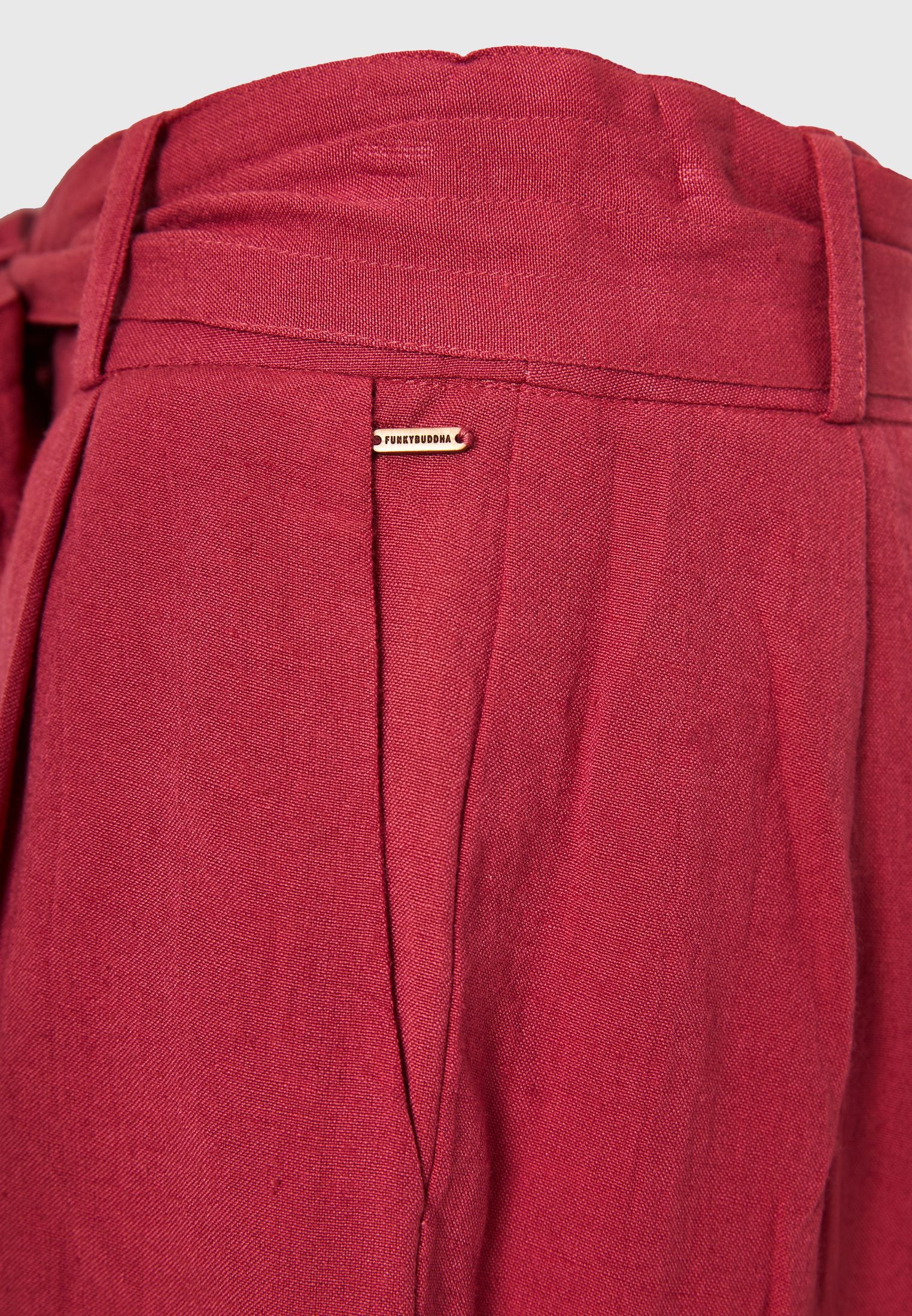 Loose fit linen blend σορτς με πιέτες και ζώνη
