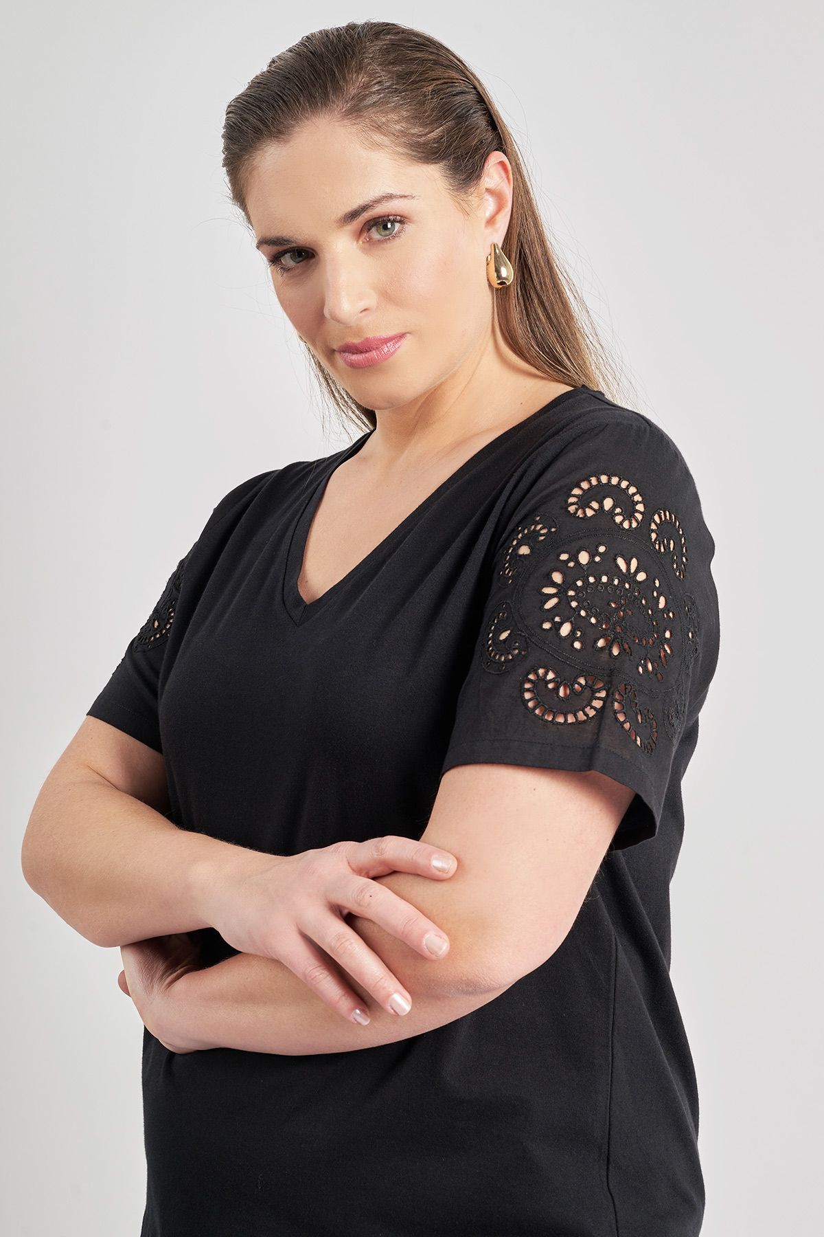 Μπλούζα t-shirt με κέντημα στα μανίκια