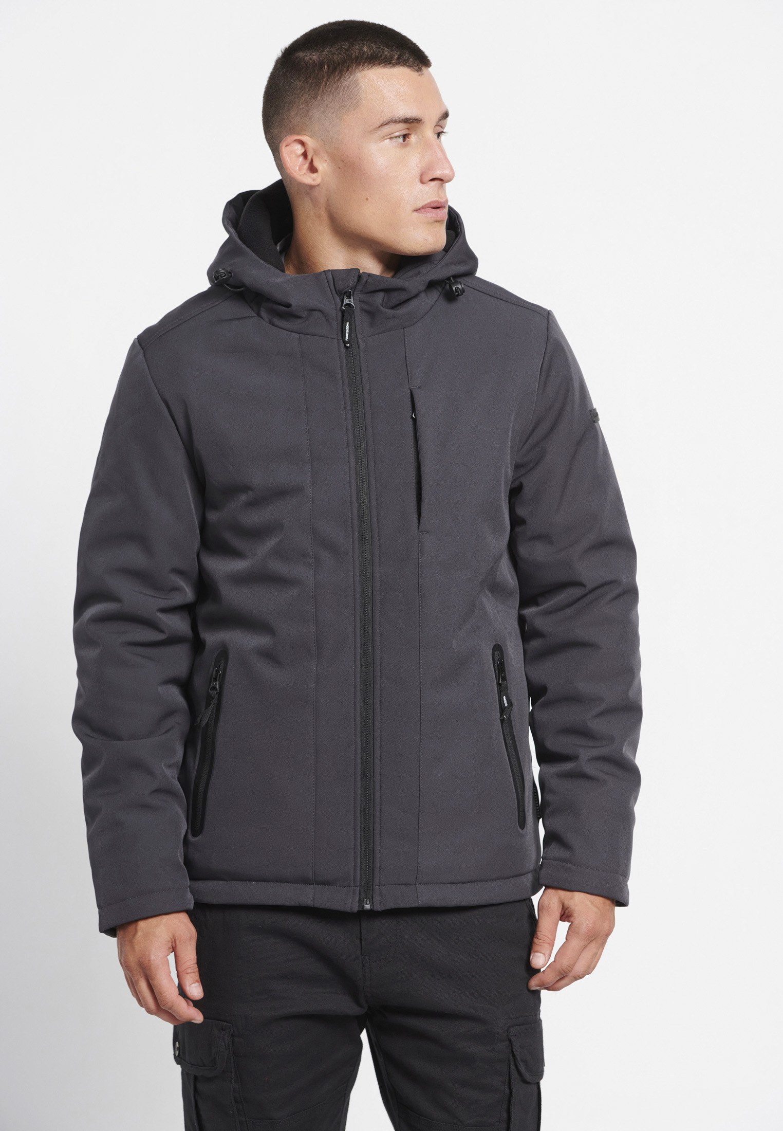 Softshell μπουφάν με ελαφριά επένδυση και κουκούλα