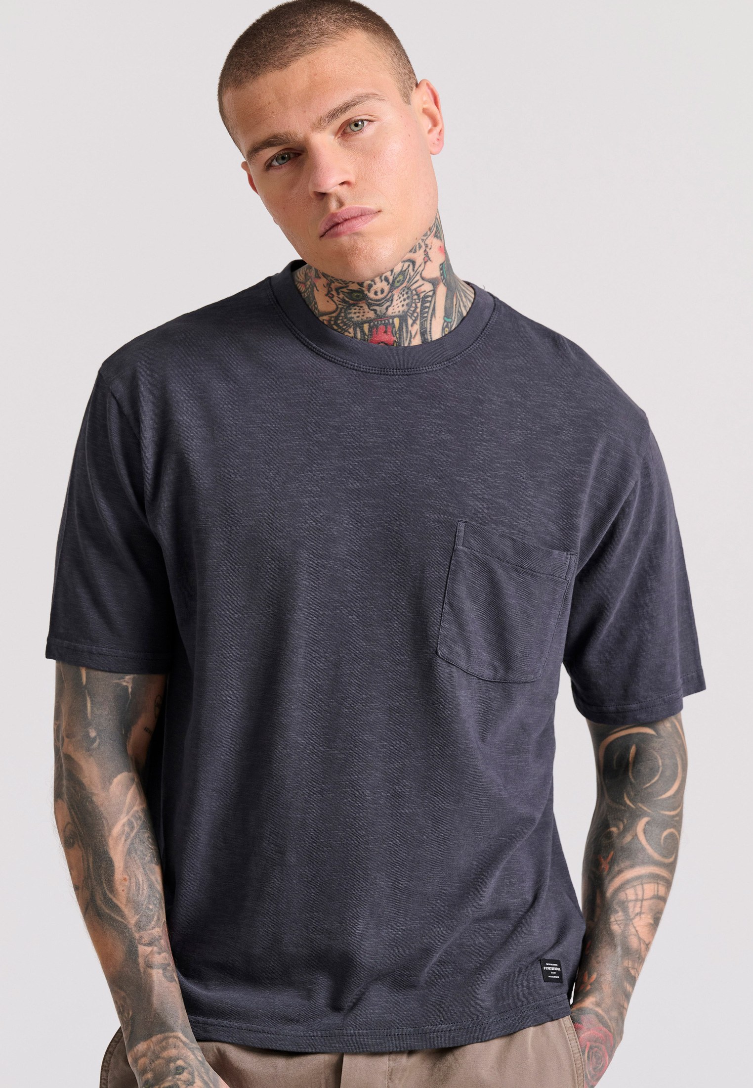 Relaxed fit t-shirt με τσέπη στο στήθος