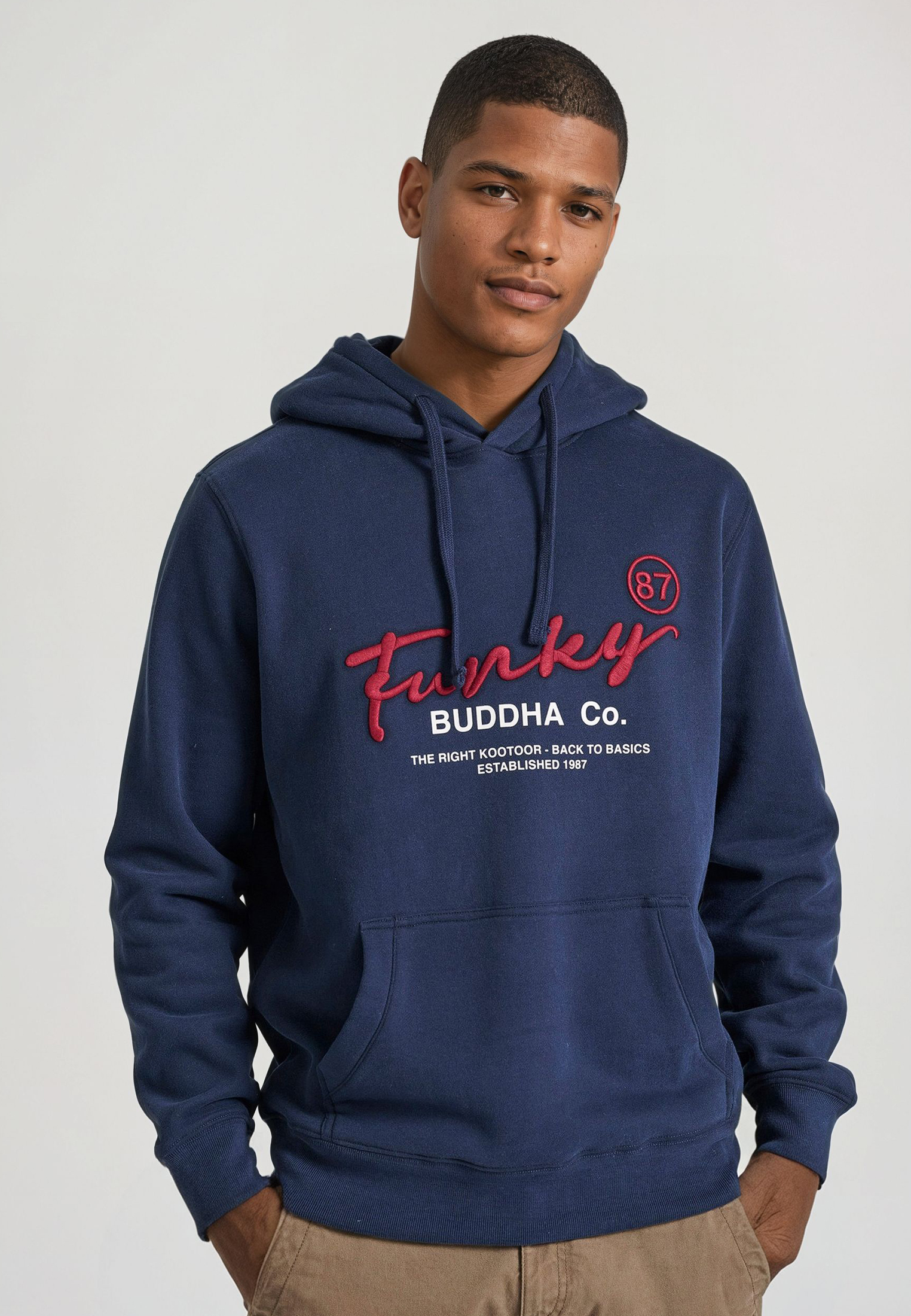 Relaxed fit φούτερ με κέντημα στο στήθος