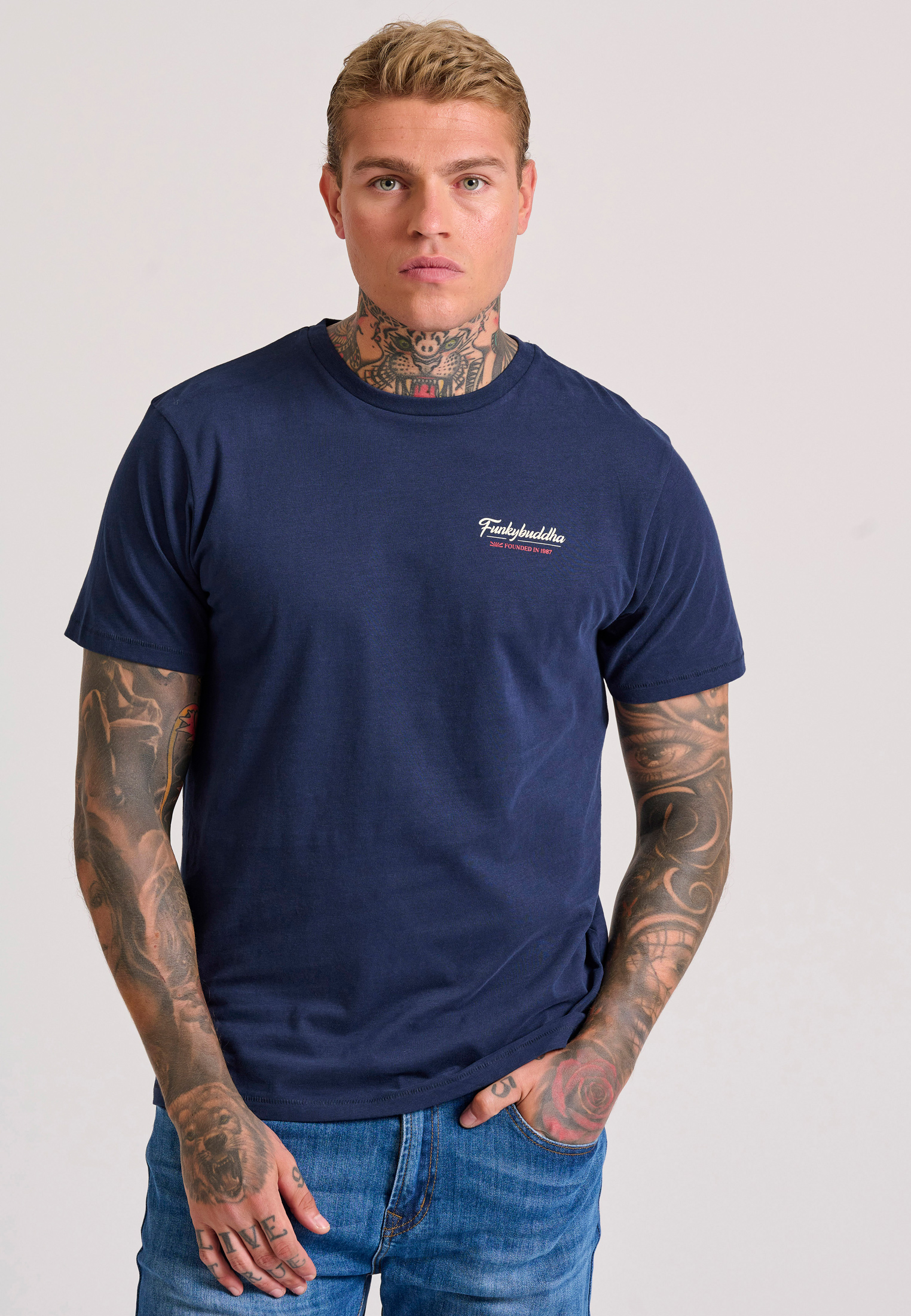 T-shirt με graphic τύπωμα στην πλάτη