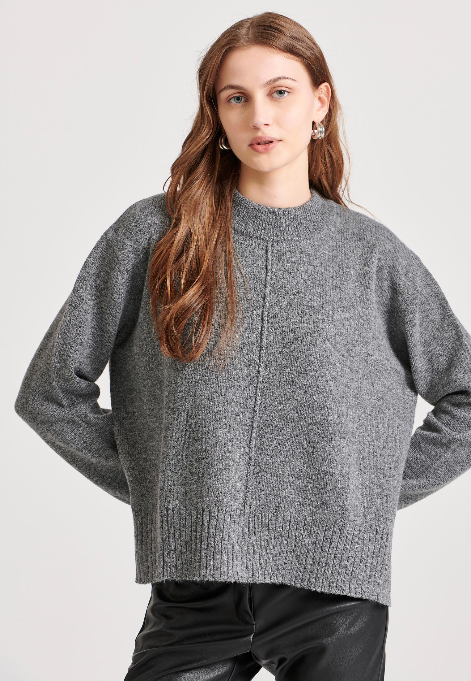 Relaxed fit πλεκτή μπλούζα με στρογγυλή λαιμόκοψη