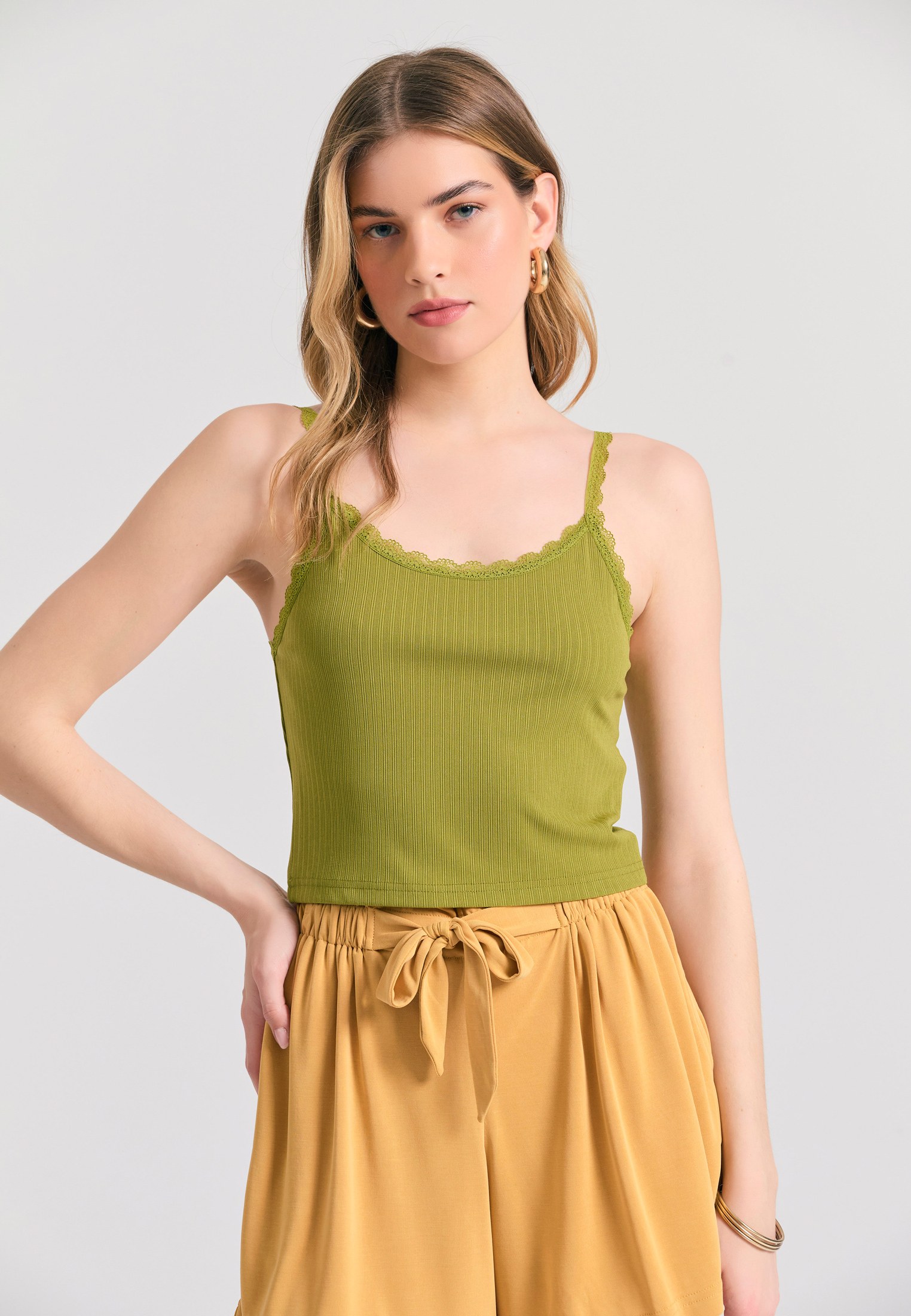 Shell top σε rib ύφανση με δανδέλα