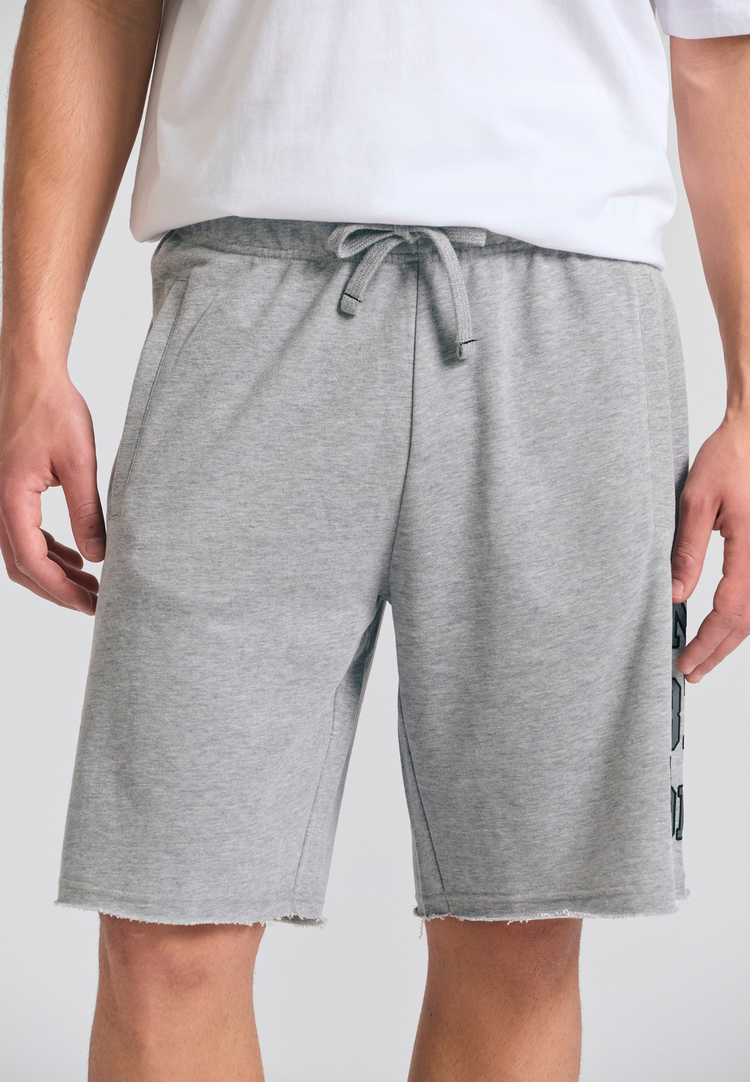 Wide leg fit αθλητική βερμούδα με branded τύπωμα