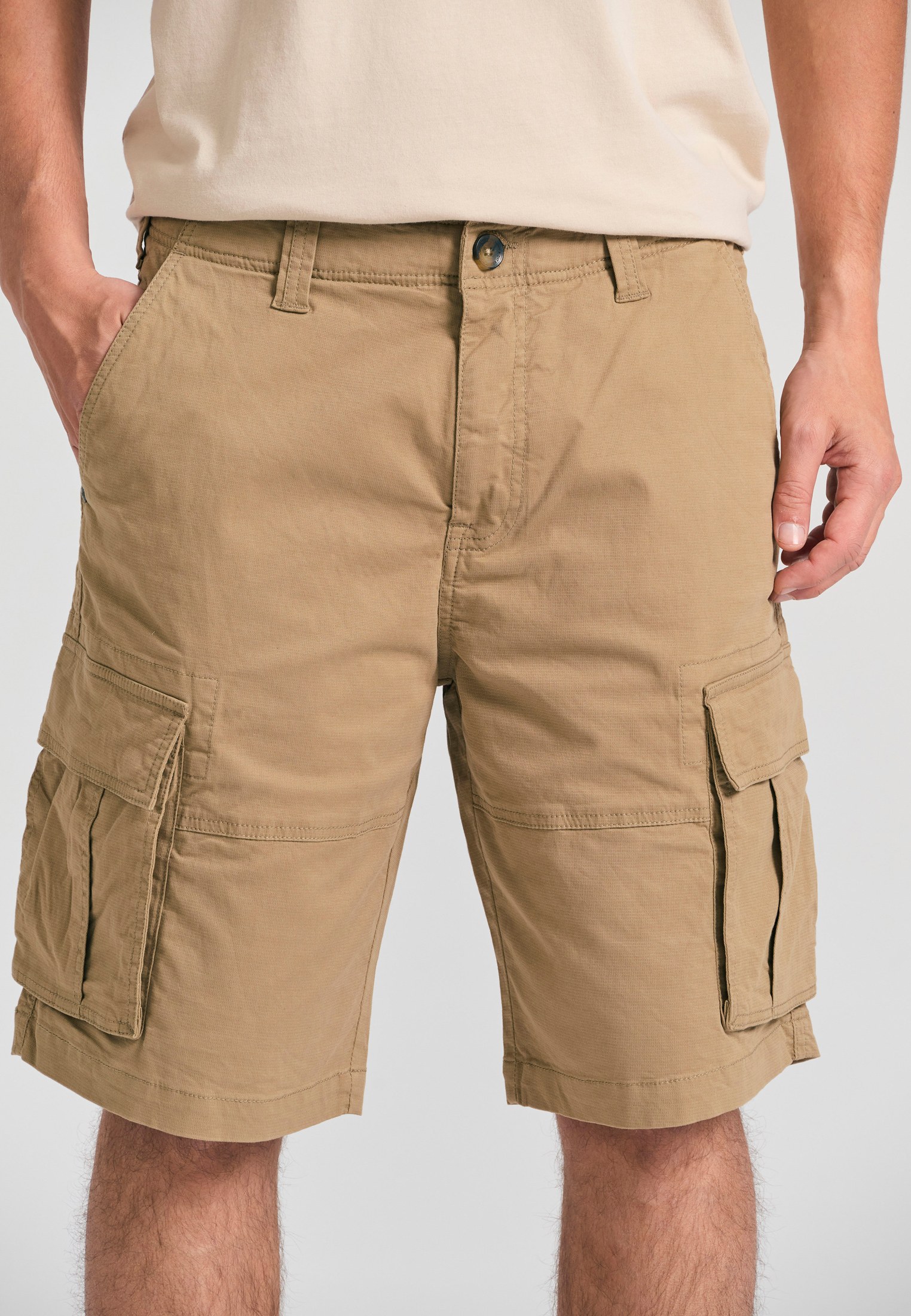 Loose fit cargo βερμούδα σε ζακάρ ύφανση