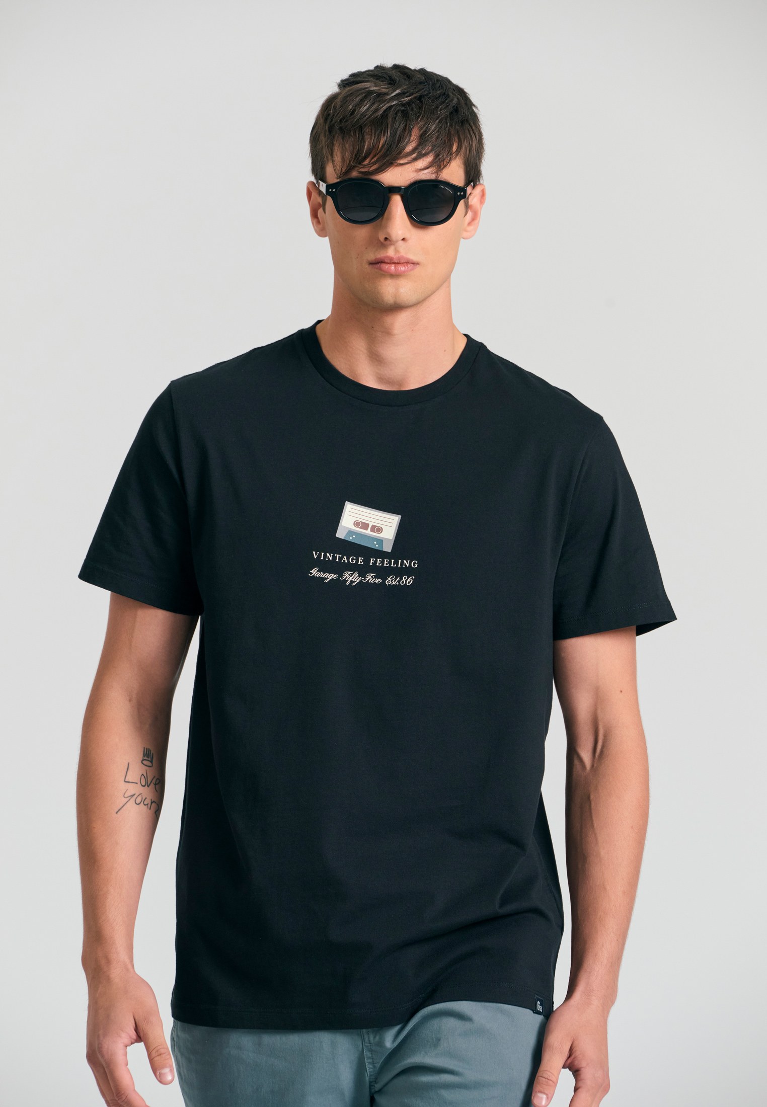 T-shirt με vintage τύπωμα Garage 55.