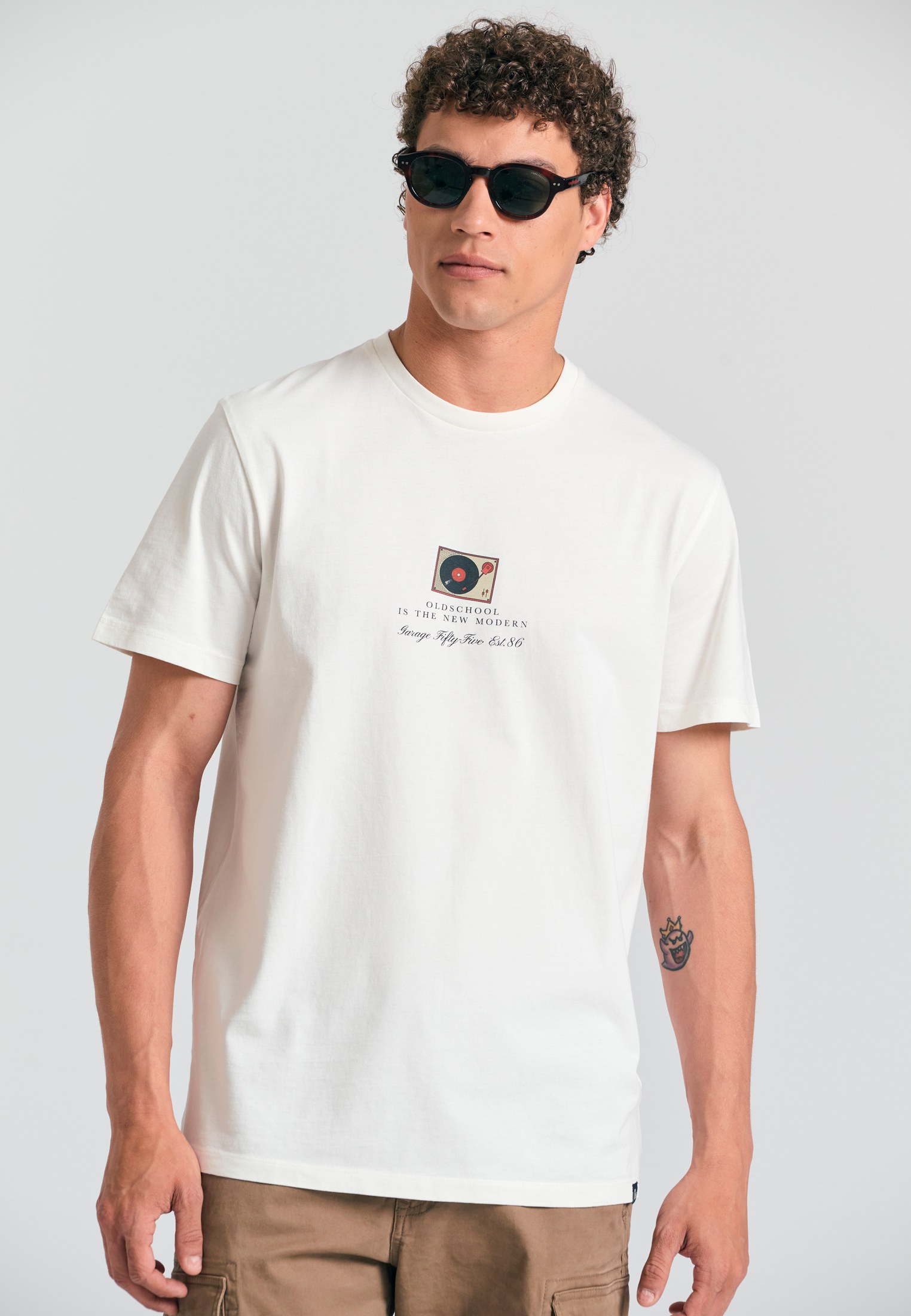 T-shirt με vintage τύπωμα Garage 55.