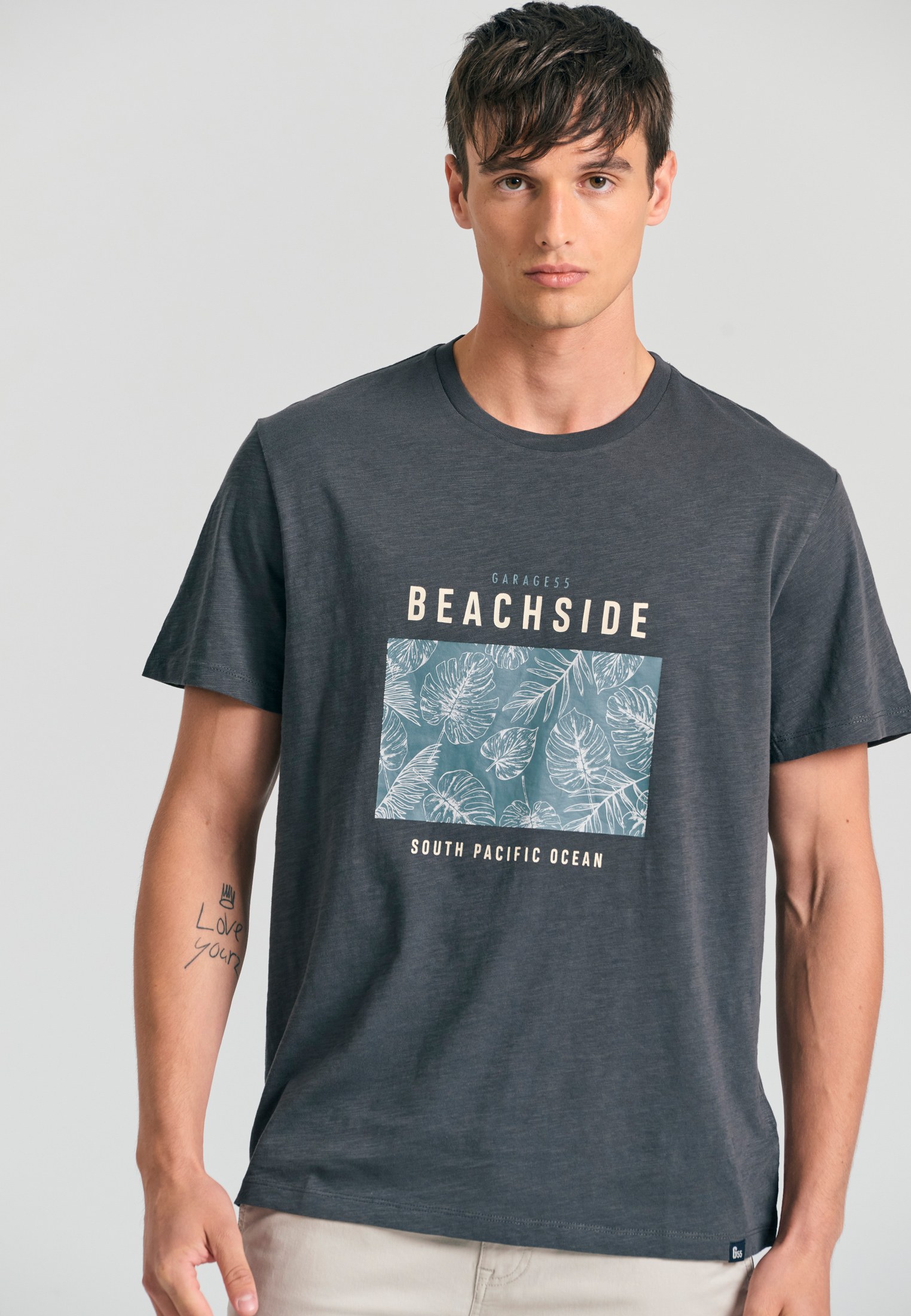 T-shirt με frame τύπωμα στο στήθος Garage 55.