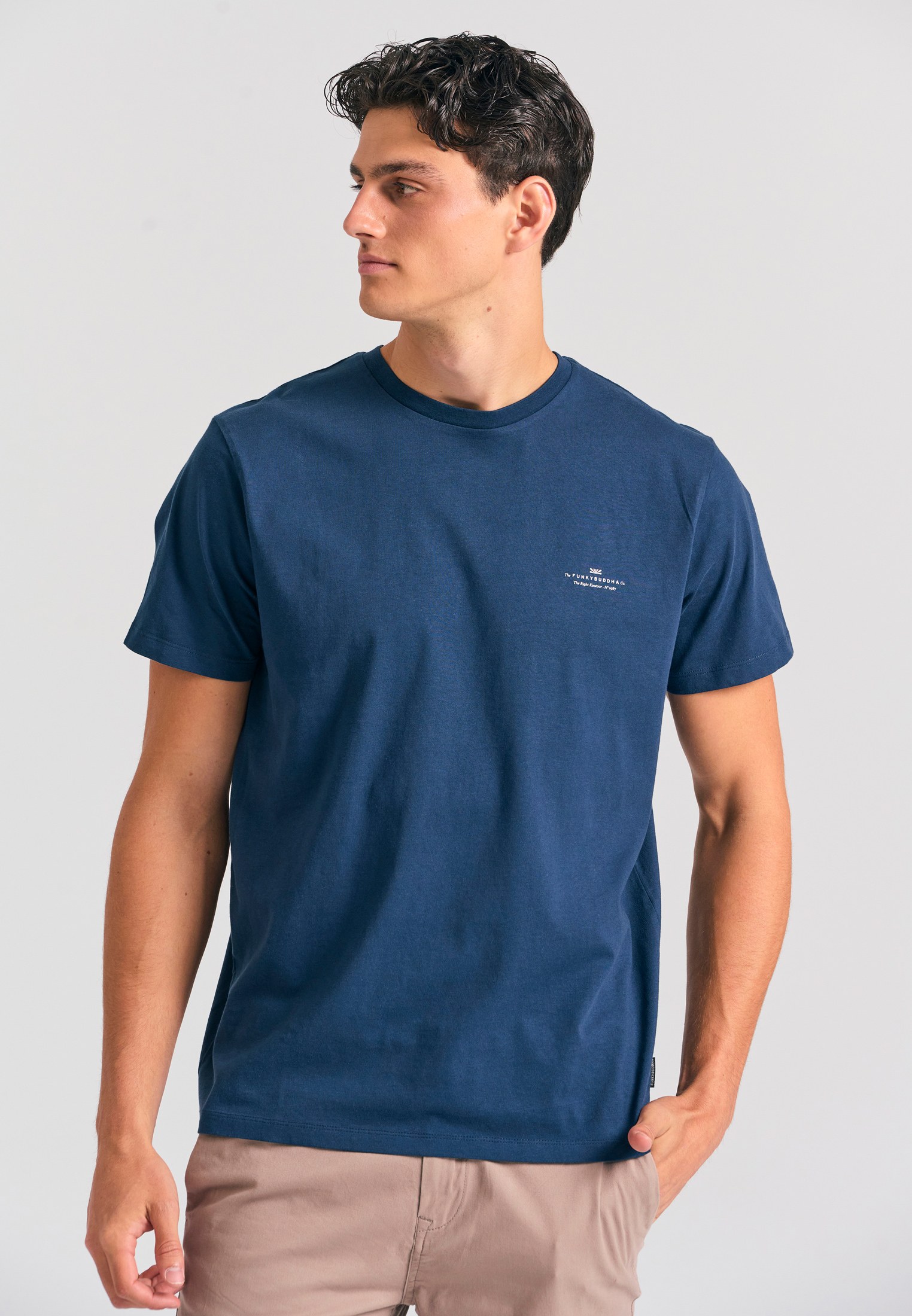 T-shirt με στρογγυλή λαιμόκοψη - The essentials