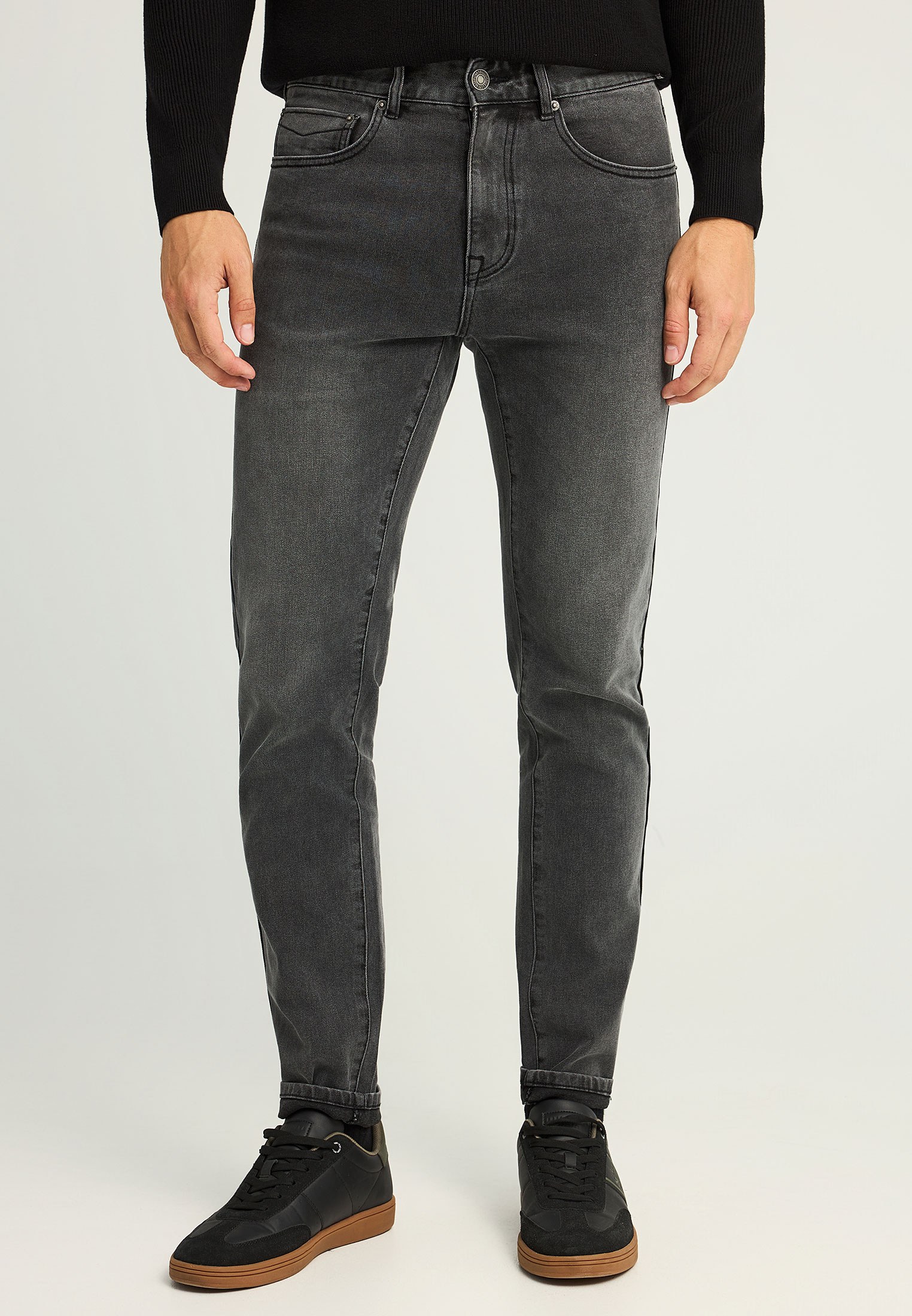 Slim fit τζιν παντελόνι με ελαφρύ ξεθώριασμα