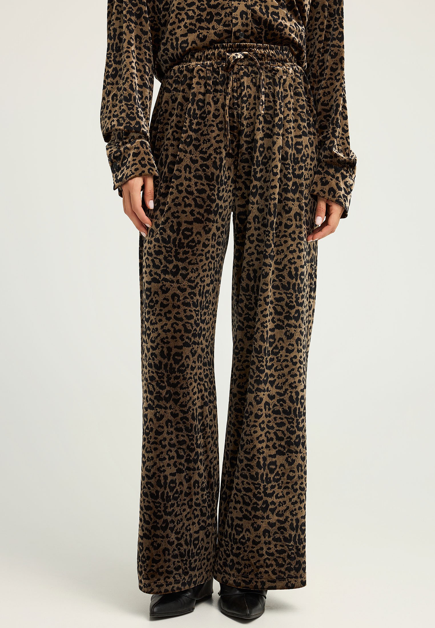 Βελουτε παντελόνι φόρμας με animal print