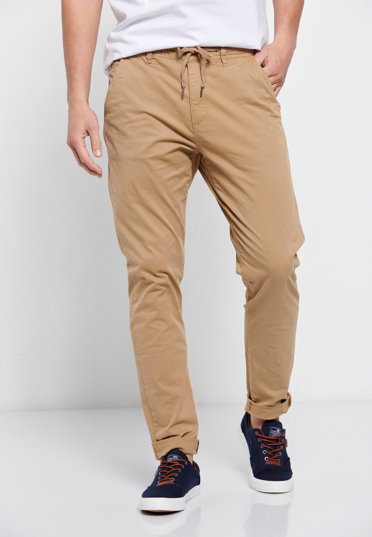 Garment dyed chino παντελόνι με κορδόνι στη μέση