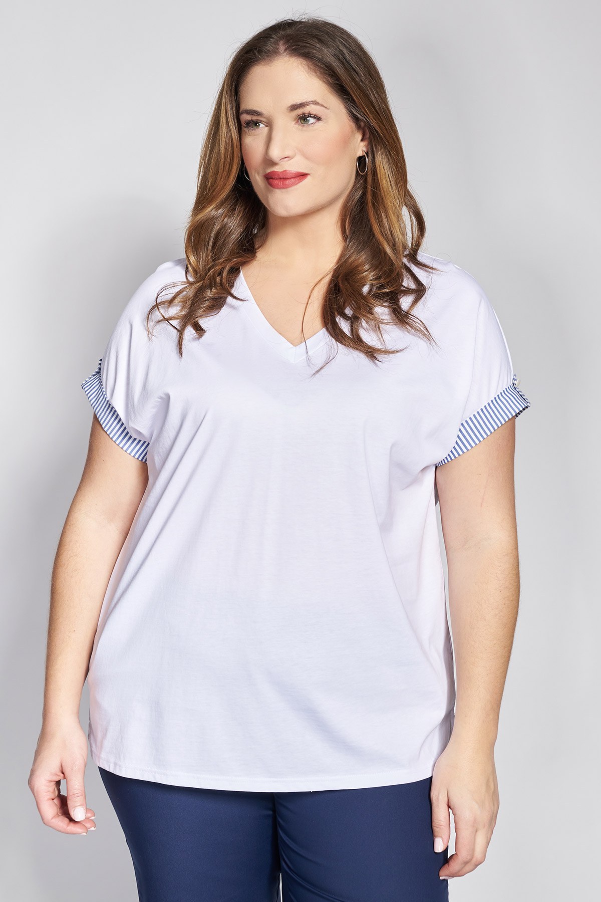 Βαμβακερό T-Shirt με ριγέ ρεβέρ στα μανίκια