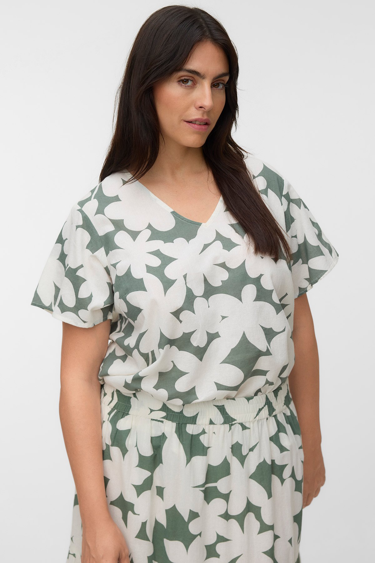 Φλοράλ T-Shirt με V από Οργανικό Βαμβάκι VERO MODA